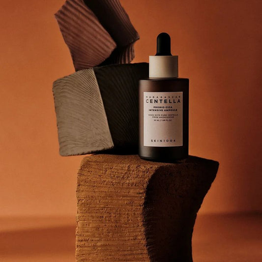 Ampolla facial SKIN1004 Probio-Cica Intensive, ideal para calmar, regenerar y fortalecer la barrera cutánea.