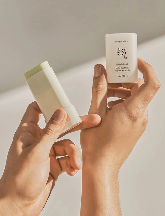 BEAUTY OF JOSEON - Matte Sun Stick Mugwort + Camelia 18G | Protector solar en barra