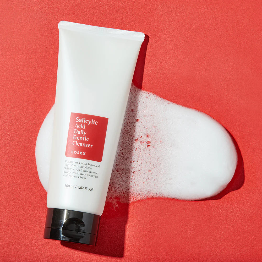 Tubo de limpiador facial suave con ácido salicílico, ideal para piel grasa o con tendencia al acné, limpia sin resecar.